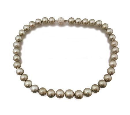 COLLANA COLLANA. Ad un filo di perle coltivate Tahiti silver disposte in...