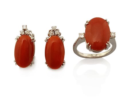 PARURE DEMI PARURE. In oro bianco 18 kt composta da coppia di orecchini perno...