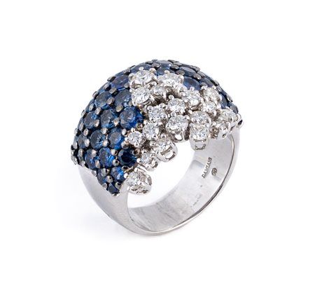 Damiani, anello in oro, diamanti e zaffiri, collezione Flutti, anni 2000