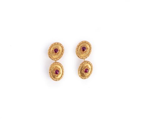 Buccellati, paio di gemelli in oro con rubini cabochon, 1960 ca