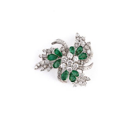 Spilla in oro bianco, smeraldi e diamanti, 1950 ca