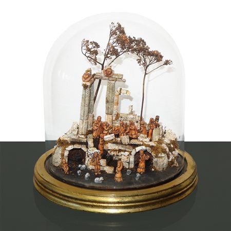 Presepe in corallo rosa in teca di vetro, primi 20° secolo