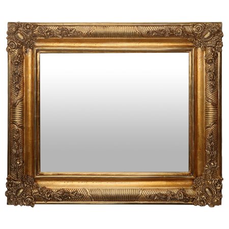 Specchiera rettangolare in cornice dorata con decorazioni floreali agli angoli