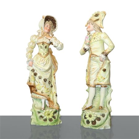 Coppia di figurine in biscuit dipinte policrome