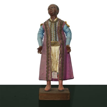 Personaggio presepiale in terracotta e legno con vesti in cotone, raso e passamaneria: bambino moro, Naples 19° secolo