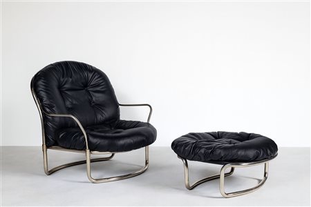 Set composto da poltrona mod. 915 con pouf