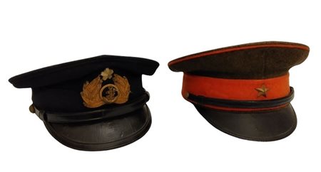  
Lotto di due berretti giapponesi prima metà XX sec.
 