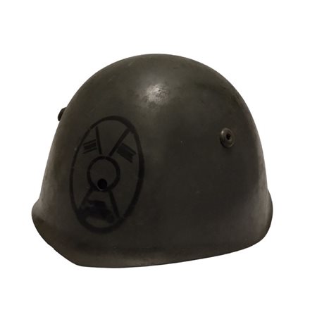  
Elmetto m.33 della scuola blindati di cavalleria metà XX sec.
 