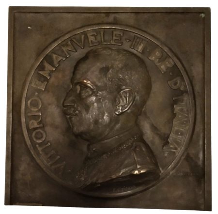  
Bassorilievo in bronzo con profilo di Vittorio Emanuele III prima metà XX sec.
 26x26 cm