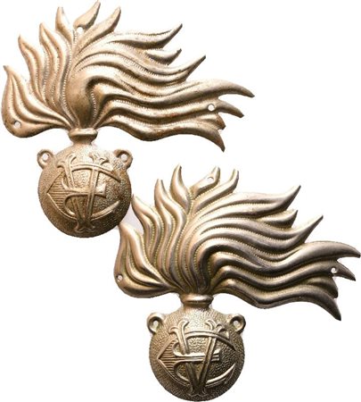  
CCRR, lotto di due fregi in metallo prima metà XX sec.
 75x90 mm