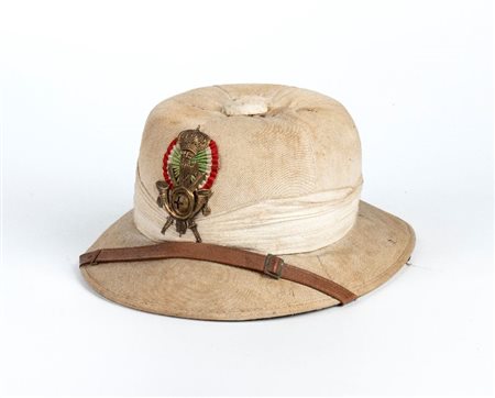  
Italia, Regno, casco coloniale da ufficiale CCNN d'Africa prima metà XX sec.
 