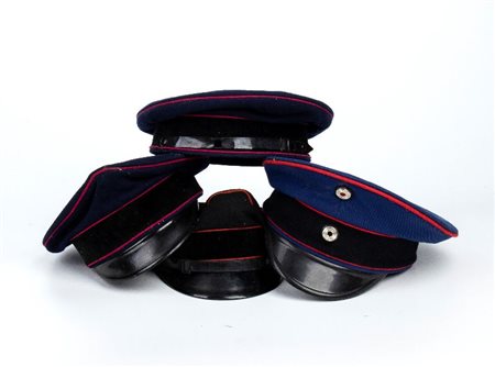  
Germania, lotto di 4 berretti XX sec.
 