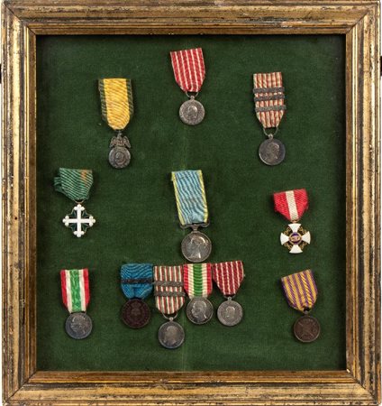  
Medagliere risorgimentale in cornice 
 45x48 cm