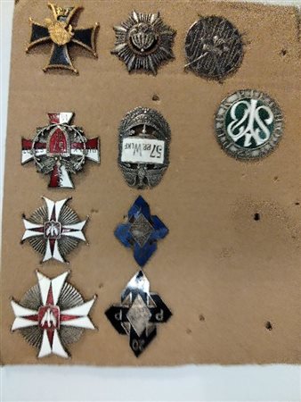  
Polonia, lotto di dieci distintivi reggimentali metà XX sec.
 