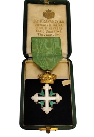  
Ordine dei SS Maurizio e Lazzaro, insegna di cavaliere ufficiale parzialmente in oro primo quarto XX sec.
 33x55mm