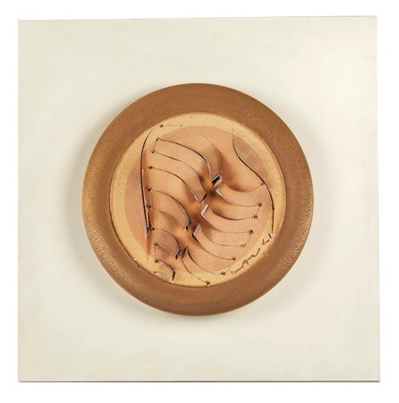 Carlo Zauli (Faenza, 18/08/1926 - Faenza, 14/01/2002) 
"Senza titolo" 1971
 Piatto in ceramica su tavola in legno Cm 4x36,5 Ø