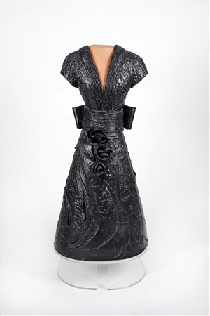 Giosetta Fioroni (Roma, 24/12/1932 - ) 
"Vestito" 2007
 Scultura in terracotta smaltata Cm 107x45x38