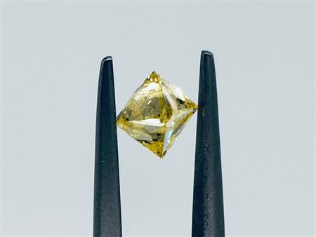 DIAMANTE NATURAL POLISHED 0,45 FANCY GIALLO VIVIDO - CERTIFICATO GEMMOLOGICO ALLEGATO -I1 - CERTIFICATO GEMMOLOGICO ALLEGATO - C30610-15-LC