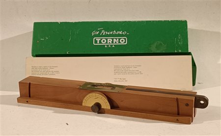 POMODORO GIÒ Pesaro (Pu) 1930 La livella 1983 Legno e ottone es. 66/100...