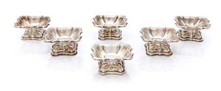 Sei piccole saliere in argento cm 3x6x4,5 - peso complessivo gr. 154...