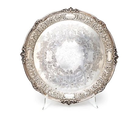 Vassoio circolare con volute incise, città di Sheffield 1947, argentiere...
