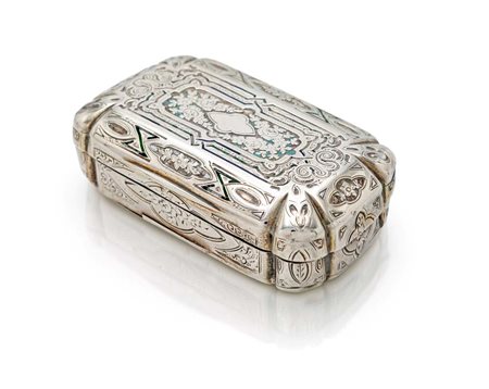 Antica tabacchiera in argento cesellato cm 2x7,3x4 - gr. 54 di forma...