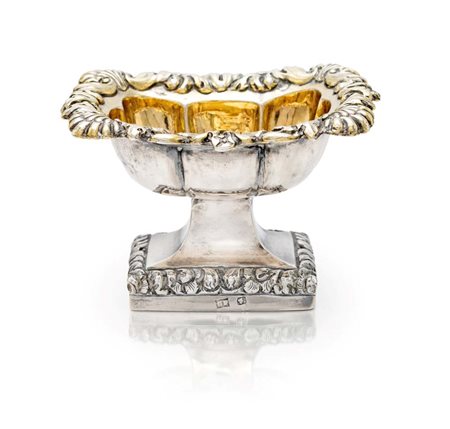 Saliera in argento 833/000, Napoli, 1830/1840 cm 6x9x7,5 - gr. 89 vaschetta...