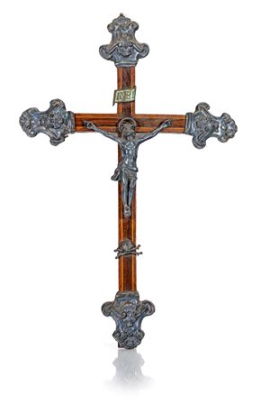 Crocifisso in legno e argento, XVIII secolo cm 41x27 - la figura cm 12x10,5...