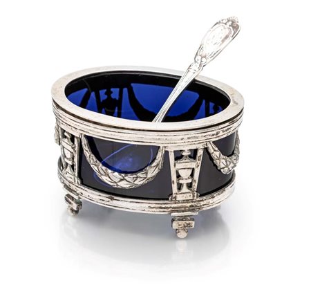 Saliera ovale in argento con cucchiaino, Francia, prima metà del XIX secolo...