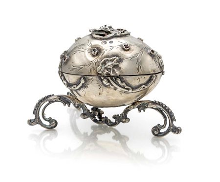 Uovo in argento 875/000 con coperchio ad innesto, Russia, fine del XIX secolo...