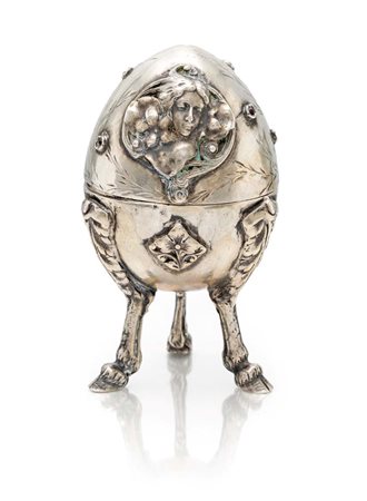 Uovo in argento 875/000 con coperchio ad innesto, Russia, fine del XIX secolo...