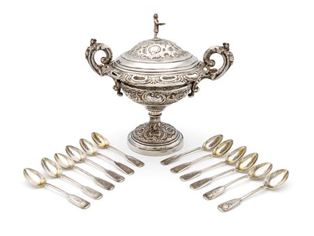 Dodici cucchiaini in argento 875/000, Russia, fine XIX secolo e zuccheriera...