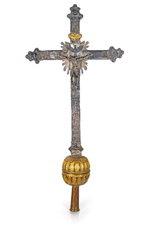 Grande croce processionale in lamina d'argento, XVII secolo cm 105x50 -...
