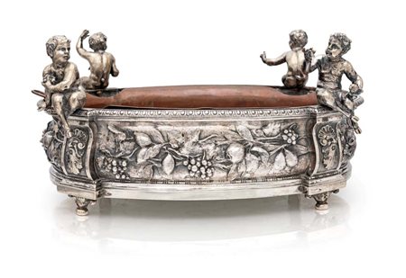 Jardinière centrotavola in argento 800/000 cm 18x37x26,5 - gr. 4270 di forma...