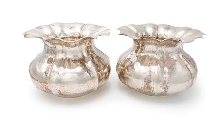 Coppia di vasi in argento 800/000 cm 18x24 - peso complessivo gr. 1954 corpi...