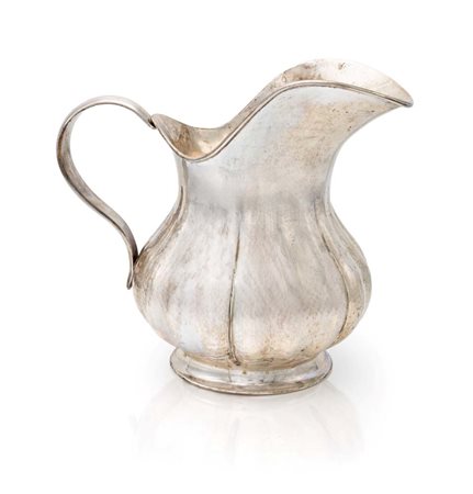 Brocca in argento corpo costolato altezza cm 17 - gr. 572
