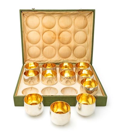 Bulgari - Dodici bicchieri da barca in argento 925/000 con fondo basculante...