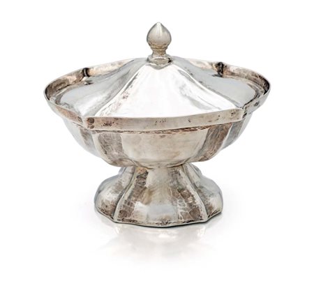 Zuccheriera in argento con coperchio cm 11x12,5x9,2 - gr. 256 vaschetta ovale...
