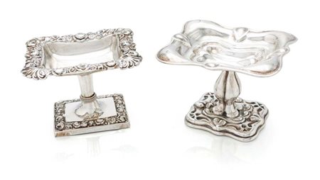 Due saliere in argento diverse cm 7x10x8 e cm 6,5x9x7,5 - peso complessivo...