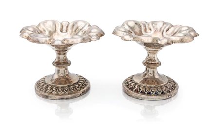 Coppia di alzatine in argento cm 8x10 - gr. 202 vaschetta a forma di corolla...