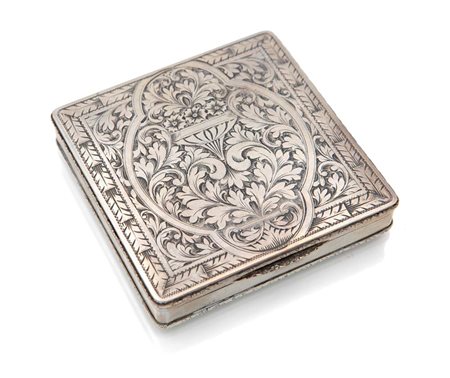 Scatola quadrangolare in argento 800/000 cm 8,5x8,5x1,5 - gr. 122 coperchio...