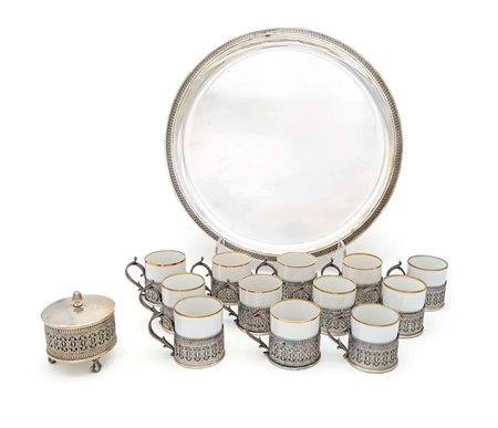 Vassoio circolare con zuccheriera e 12 tazzine in porcellana e supporto in...