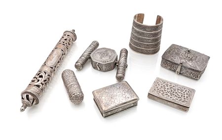 Tre portadocumenti, un bracciale e tre scatole in argento a basso titolo di...