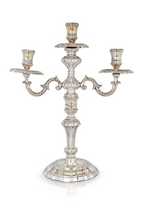 Candeliere in argento a tre luci cm 34x27x13 - gr. 672 piede circolare...