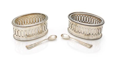 Coppia di saliere ovali in argento con cucchiaino e vaschetta in vetro cm...