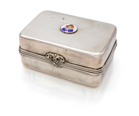 Scatola portacarte in argento cm 4,5x10,5x7 - gr. 220 decorata sul coperchio...