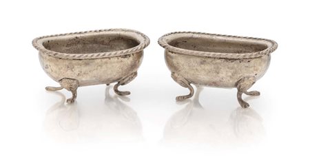 Coppia di piccole saliere in argento cm 3x6x4 - peso complessivo gr. 62...