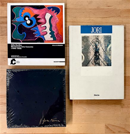 LUCIO FONTANA, GILLO DORFLES E MARCELLO JORI - Lotto unico di 3 cataloghi