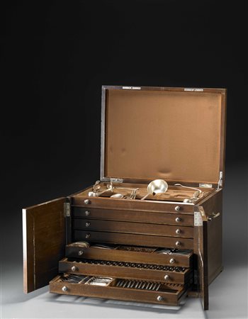 Parte di servizio di posate in argento composto da dodici forchette e...