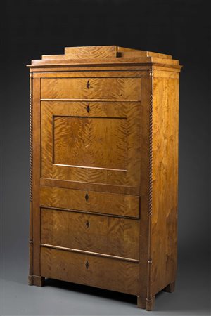 Secretaire Biedermaier lastronato in betulla, a quattro cassetti ed anta...